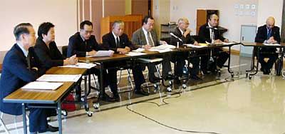 25日の「合併賛成に○をつける会」の会見