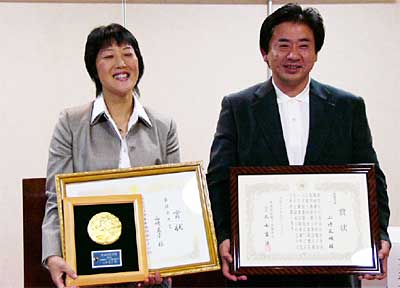第8回金属研磨仕上げ技能競技会で昨年に続いてアベック受賞の山崎さん夫婦