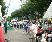 大にぎわいだった昨年の三条よってけ祭りの様子