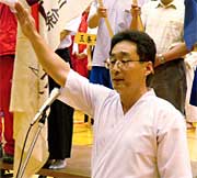 条弓道会の小田島一也選手が選手宣誓