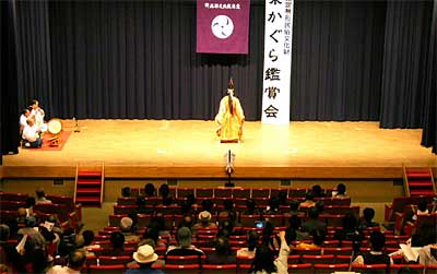 5日開かれた三条かぐら鑑賞会