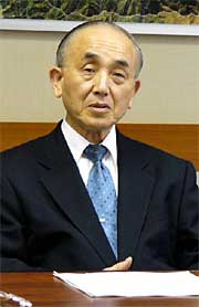 会見する小池清彦加茂市長