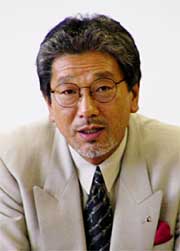 解析結果を報告する高野理事長