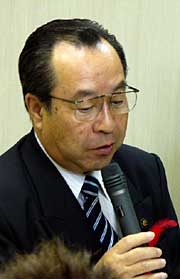 合併反対多数の民意に残念だと話す高橋市長