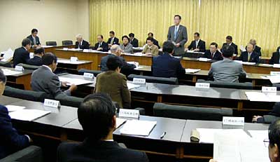 10日開かれた新潟県中越衛生処理組合平成15年度第3回定例会前の議員協議会