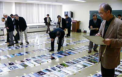17日行われた三条飲食店組合の三条十二橋物語「四季の橋」写真コンテスト審査会