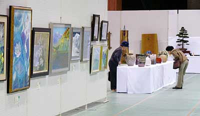 5日まで加茂市市民体育館で開かれている第36回加茂市美術展