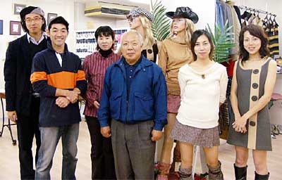 1日、燕市の商店街にオープンしたチャレンジショップ「Sprout」の出店者たち