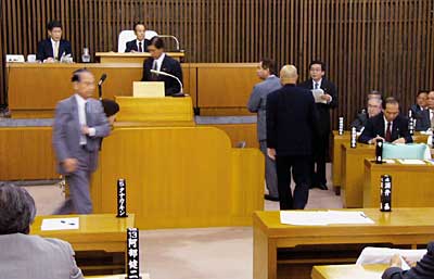 5日開かれた燕市議会臨時会の投票
