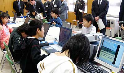 三条市立旭小学校で行われたEduMartの公開授業