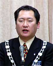 2004年度理事長に信任された小池俊木さん
