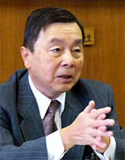 昨年11月7日に出馬要請辞退で記者会見した中野助役