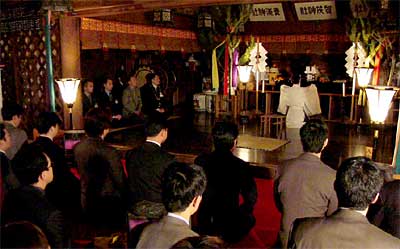 13日行われた加茂青年会議所の2004年度1月例会の神事