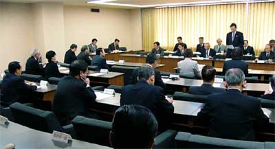 16日開かれた三条市議会合併問題等調査特別委員会