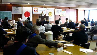 21日開かれた三条ロータリークラブの例会で高橋三条市長が講話