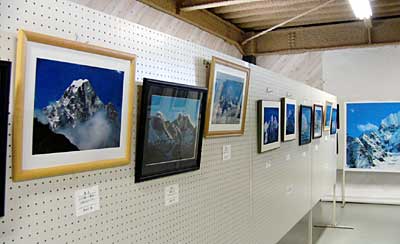 26日までウエスト三条店で開かれているネパール・ヒマラヤ写真展