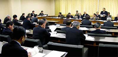 8日開かれた三条市議会合併問題等調査特別委員会