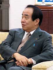 三位一体改革などについて話す平山知事