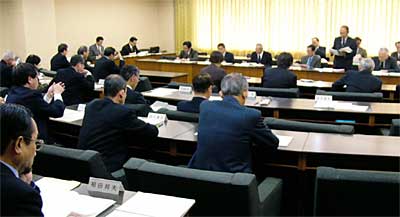 15日開かれた三条市議会合併問題等調査特別委員会