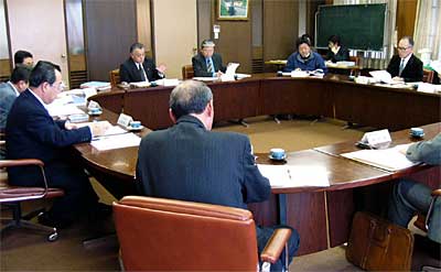 16日、燕市で初めて開かれた燕市産業対策懇話会