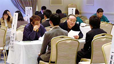 18日開かれたハローワーク三条など主催の就職セミナーと就職面接会