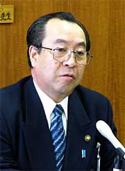 定例記者会見で分水町を含む吉田町との合併に反対ではないという考えを示す高橋甚一市長