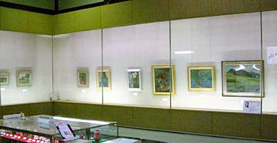 29日まで三条市歴史民俗産業資料館で開かれている開館15周年大所蔵品展第4部「昭和に活躍した三条の芸術家」前期展