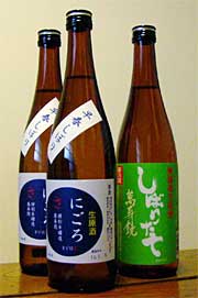 右の緑のラベルは「しぼりたて」