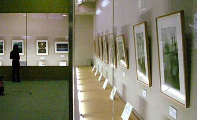 28日まで三条市歴史民俗産業資料館で開かれている開館15周年大所蔵品展第4部「昭和に活躍した三条の芸術家」の後期展、展示されている故渡辺義雄氏の作品