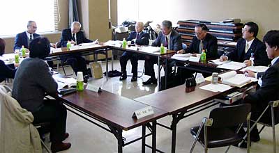 6日開かれた三条・栄・下田合併協議会の常設小委員会の福祉・保健、環境小委員会