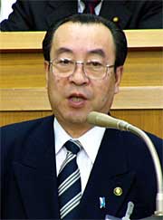 施政方針演説を行う高橋燕市長
