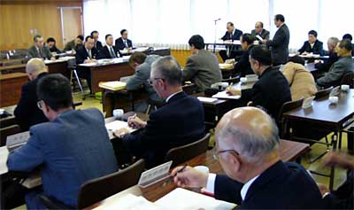 寺泊町の合併協議参加をめぐって結論が出なかった2日の燕市議会合併特別委員会