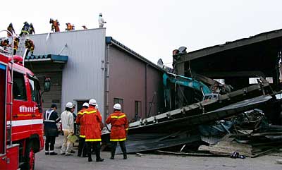 ダクト内部の燃える火事があった三条市西裏館2地内の解体中の工場