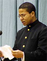 卒業生代表で感謝のことばをのべる宮城ジェフェルソンさん