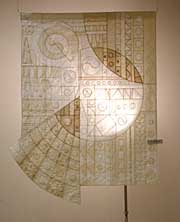 裏に照明を配した小林さんの作品