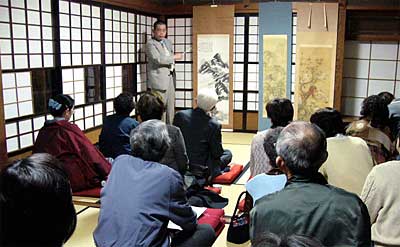 7日、三条市丸井今井邸で開かれた屏風講座