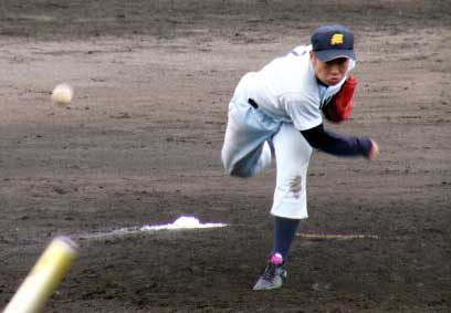 第110回北信越地区高等学校野球大会平成16年春季新潟県大会準決勝で快投した新潟明訓高校のエース、長橋拓也投手