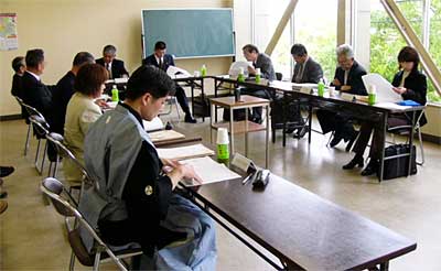15日開かれた三条・栄・下田合併協議会の合併方式等検討特別小委員会