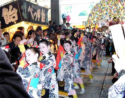 15日、燕・戸隠神社の春季例大祭のおたまさん
