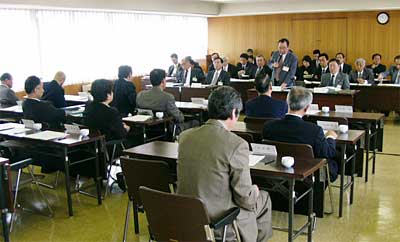18日開かれた燕市議員総会で公営ガス事業の民営化検討を提案