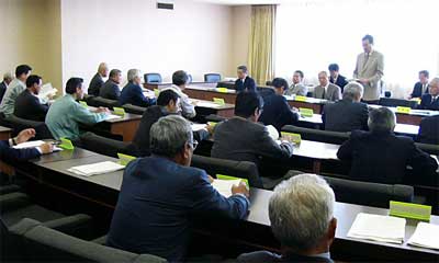 25日開かれた平成16年度三条市防災会議