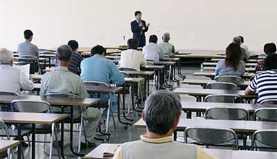 27日開かれた三条市の指定ごみ袋取扱所懇談会