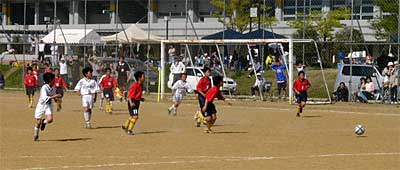 2日開かれた第2回マクドナルドカップ県央地区少年サッカー大会の決勝戦