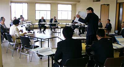 28日開かれた燕・吉田・分水合併推進協議会の新市名称検討委員会