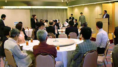 29日開かれた燕市国際交流協会の平成16年度総会