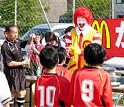 表彰式に登場したドナルド・マクドナルド
