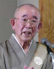 記者会見の鈴木本成寺貫首