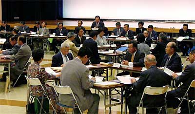 11日開かれた燕・吉田・分水合併推進協議会の第4回会議
