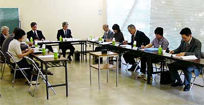 16日開かれた三条・栄・下田合併協議会の組織体制検討特別委員会