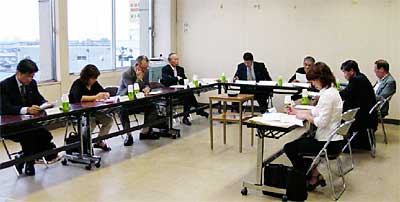 18日開かれた三条・栄・下田合併協議会の合併方式検討委員会